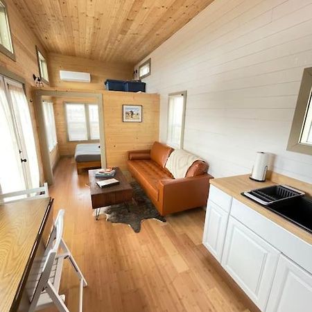 Grand Canyon Hideaway Tiny Home Валл Екстер'єр фото